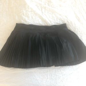 black pleated LULU LEMON skirt